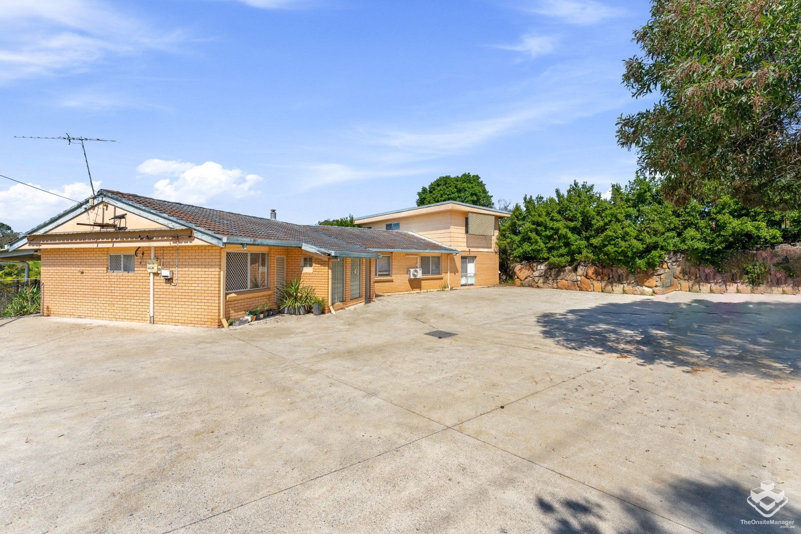 6 bedrooms House in 218 Springwood Road SPRINGWOOD QLD, 4127