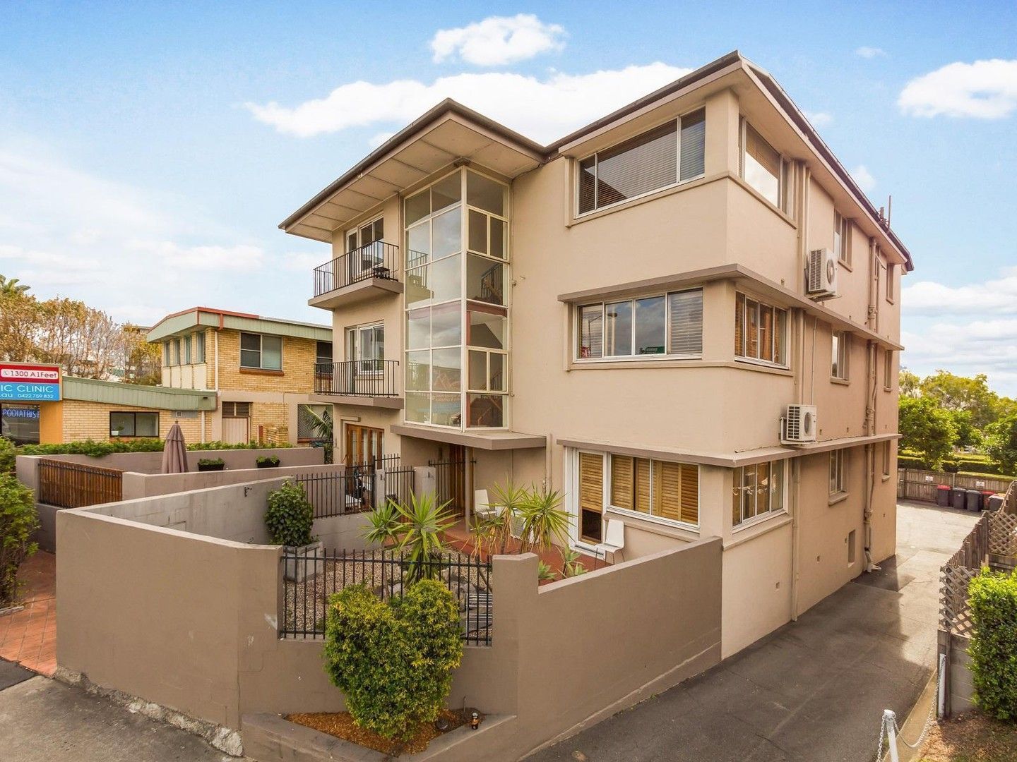 2 bedrooms Apartment / Unit / Flat in 3/112 Kingsford Smith Drive HAMILTON QLD, 4007