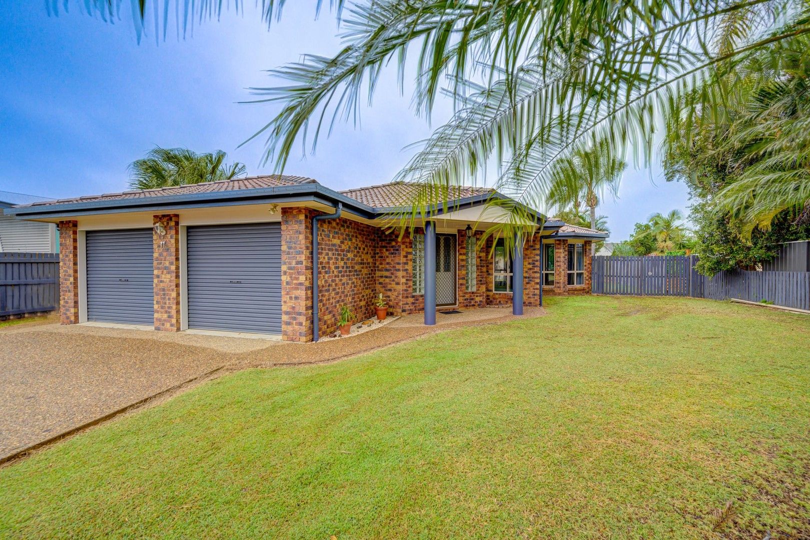 3 bedrooms House in 11 Lakeside Close BARGARA QLD, 4670