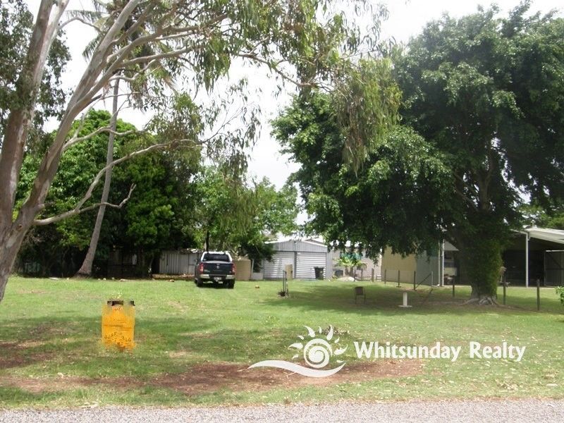 12 Hall Drive, Wilson Beach QLD 4800