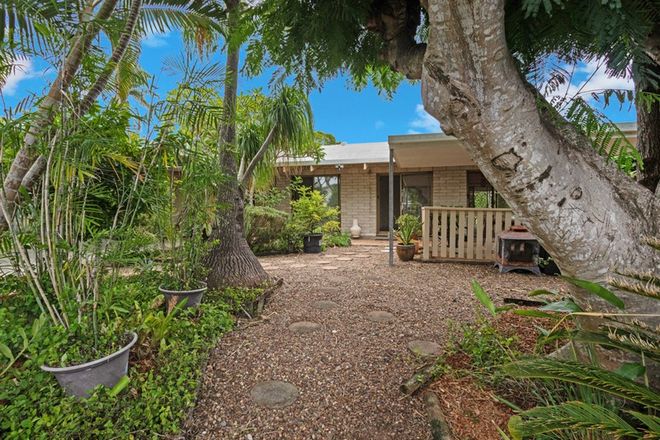 Picture of 5 Lincolnfield Street, TORQUAY QLD 4655