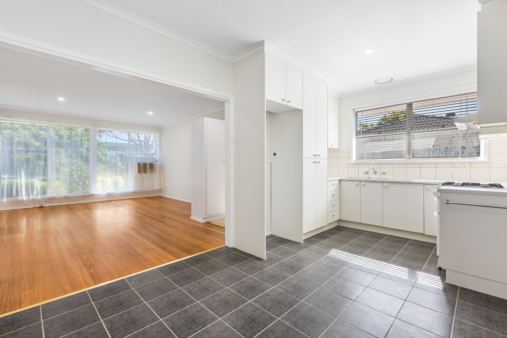 10 Forster Avenue, Frankston North VIC 3200, Image 1