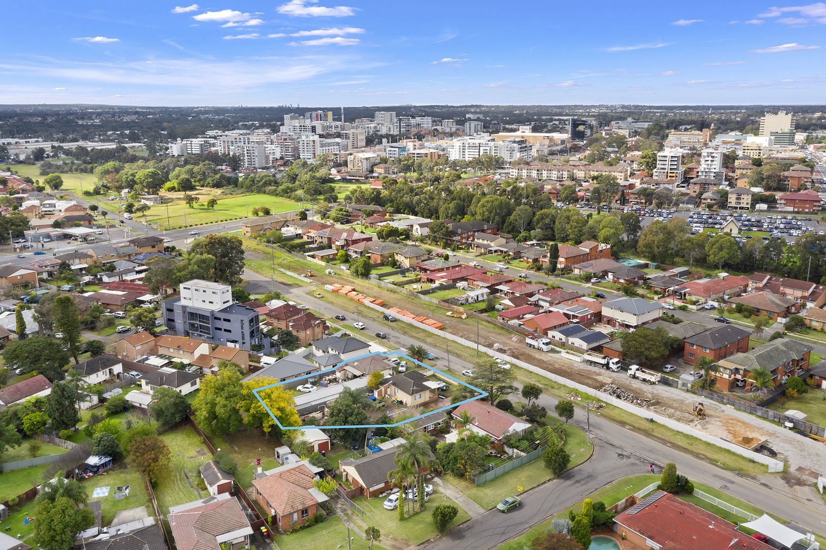 6 bedrooms House in 30-32 Park Road LIVERPOOL NSW, 2170