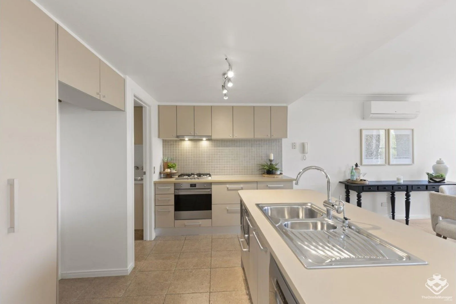 Additional image 6 of 2/3108 The Boulevard, Carrara QLD 4211