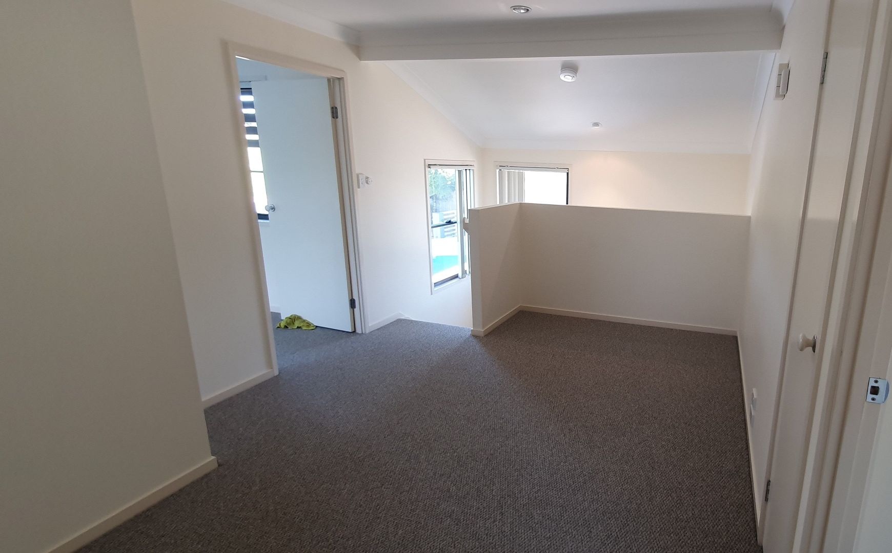 UNIT 2/337 SPRING STREET, Kearneys Spring QLD 4350, Image 2