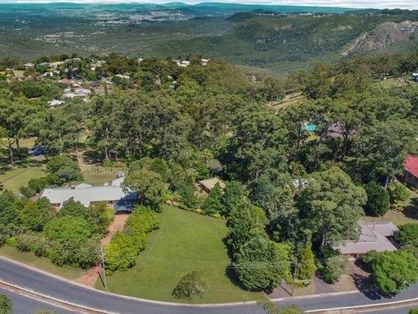 17 Hilltop Crescent, Blue Mountain Heights QLD 4350, Image 2