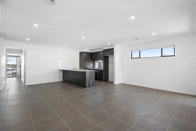 278 Heather Grove, Clyde North VIC 3978, Image 2