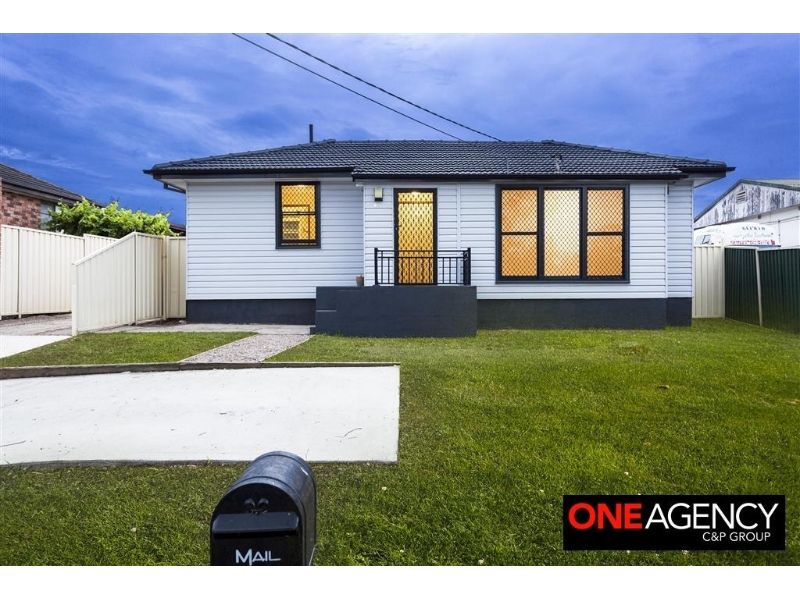 2 bedrooms House in 12 Bare Avenue LURNEA NSW, 2170