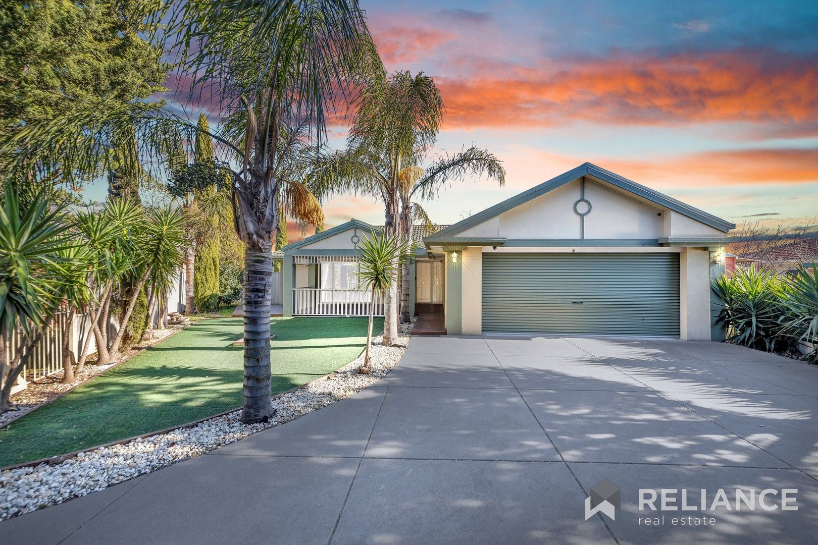 19 Elphinstone Way, Caroline Springs VIC 3023 Domain