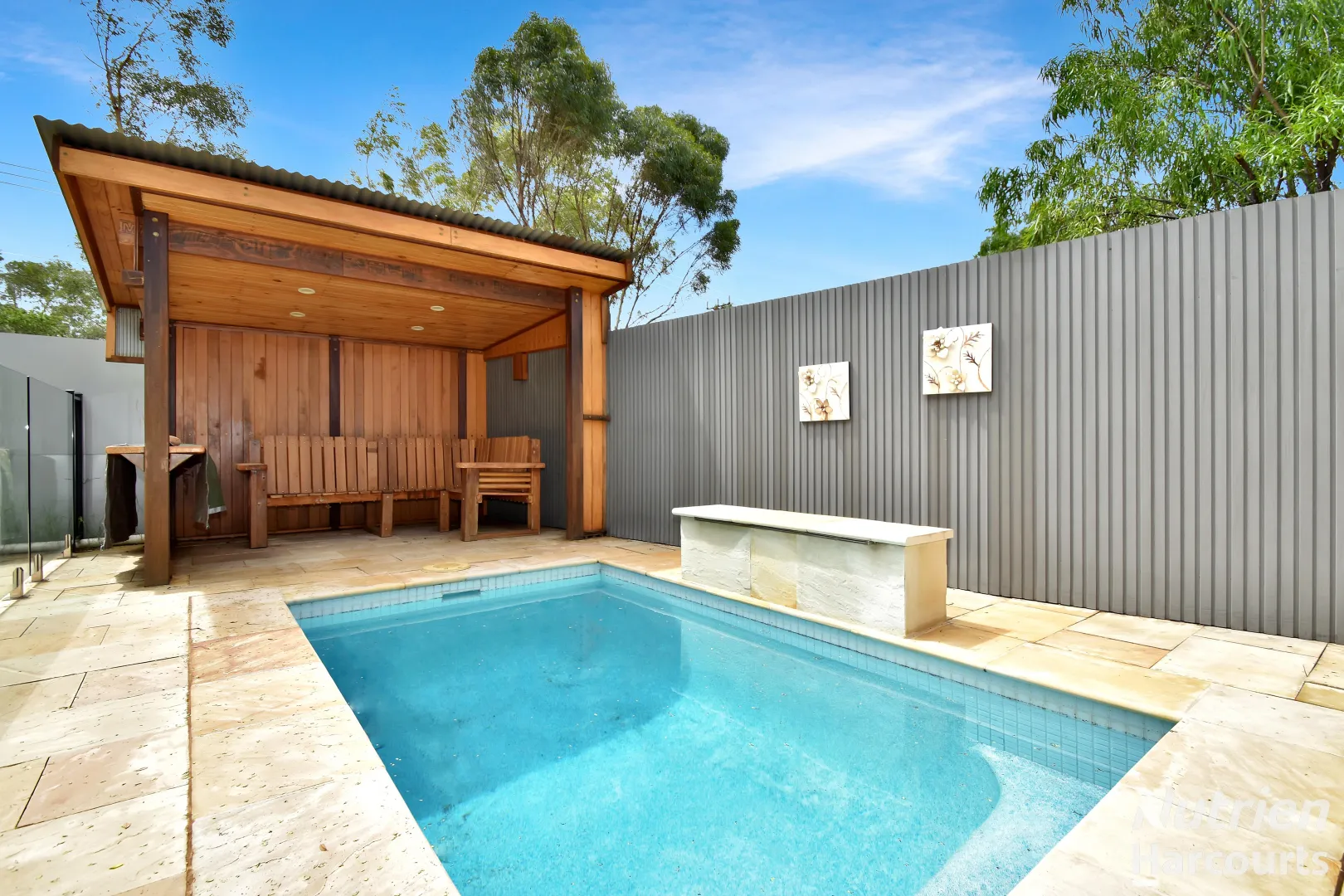 House in East Side - View 2