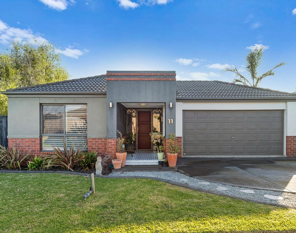 11 Garnet Close, Skye VIC 3977