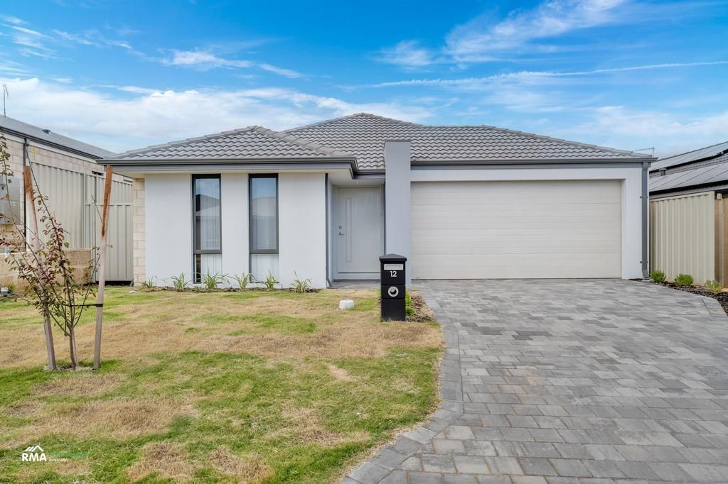 4 bedrooms House in 12 Pristine Loop BALDIVIS WA, 6171