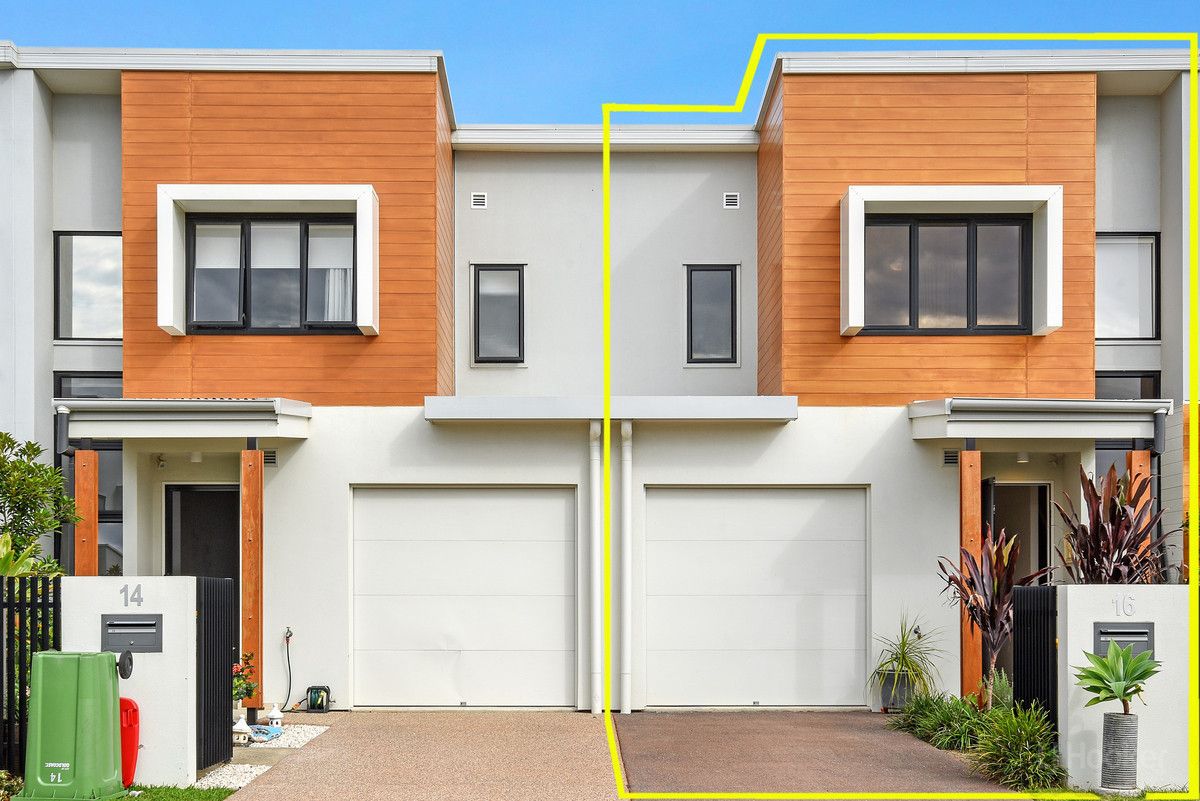 3 bedrooms Townhouse in 16 Sorrento Street HOPE ISLAND QLD, 4212