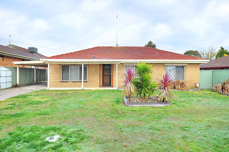 41 Greenhalghs Road, Delacombe VIC 3356, Image 2