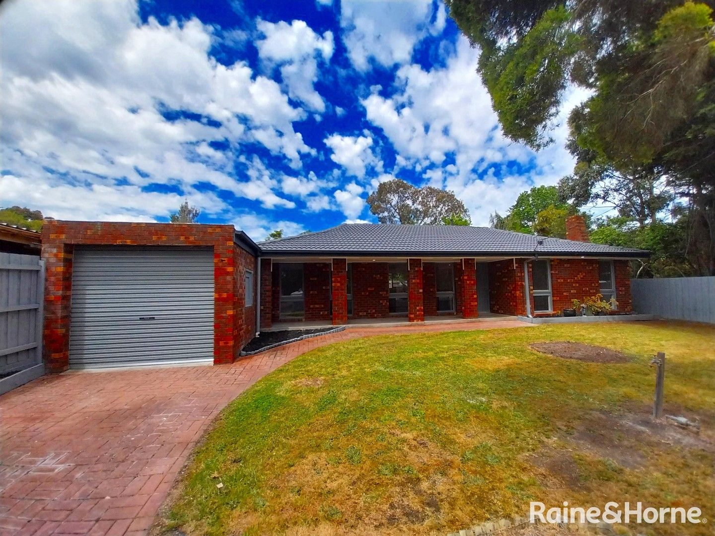 3 bedrooms House in 10 Erica Street FRANKSTON VIC, 3199