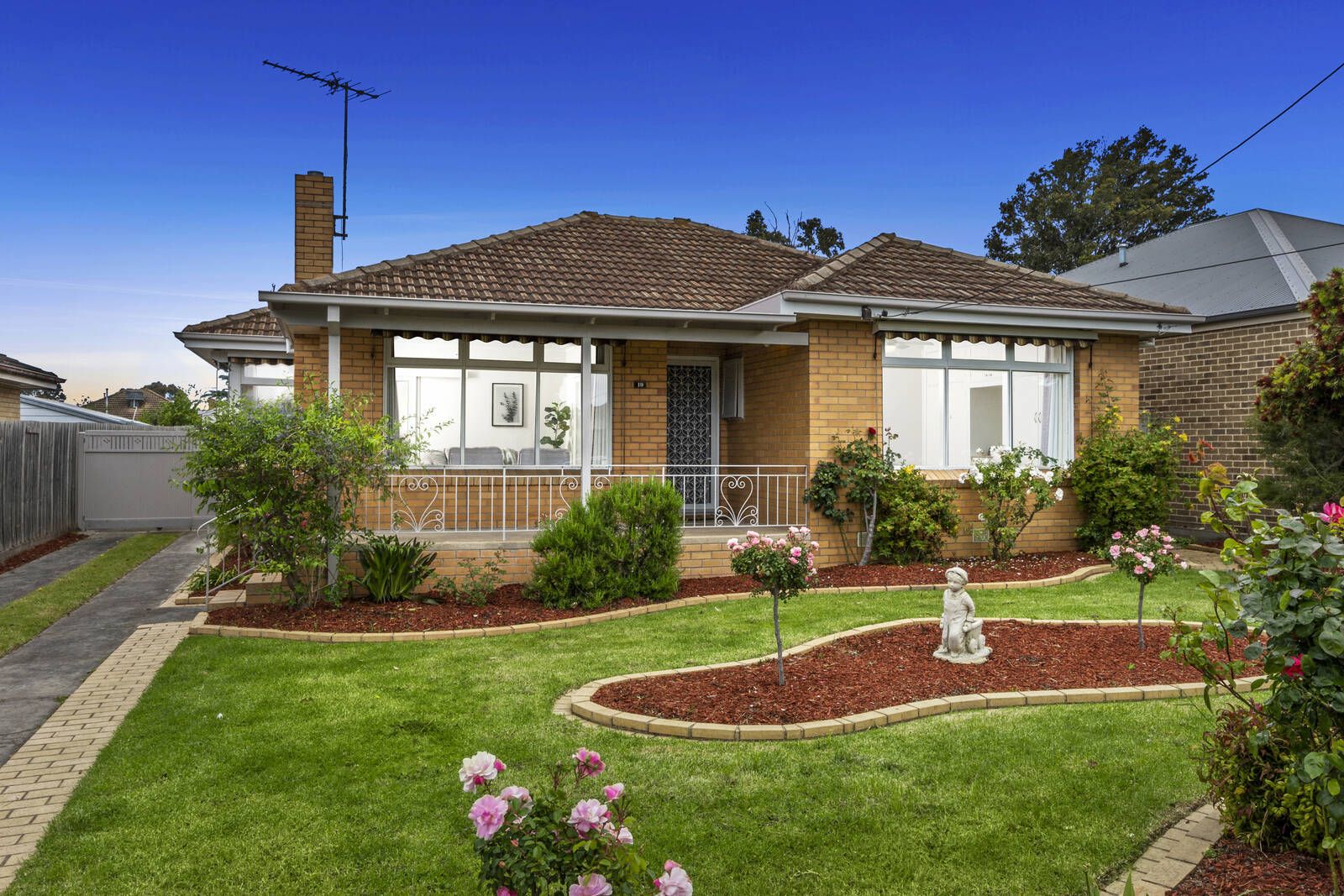 4 bedrooms House in 19 Buxton Road HERNE HILL VIC, 3218