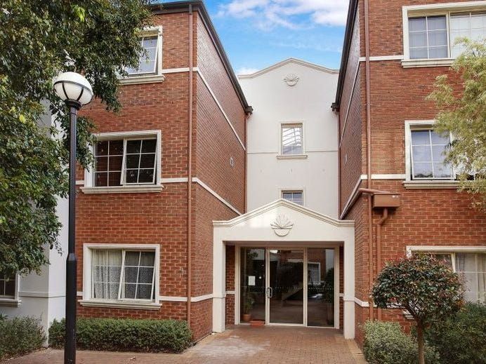 3 bedrooms Townhouse in 4/60 Avendon Boulevard GLEN WAVERLEY VIC, 3150
