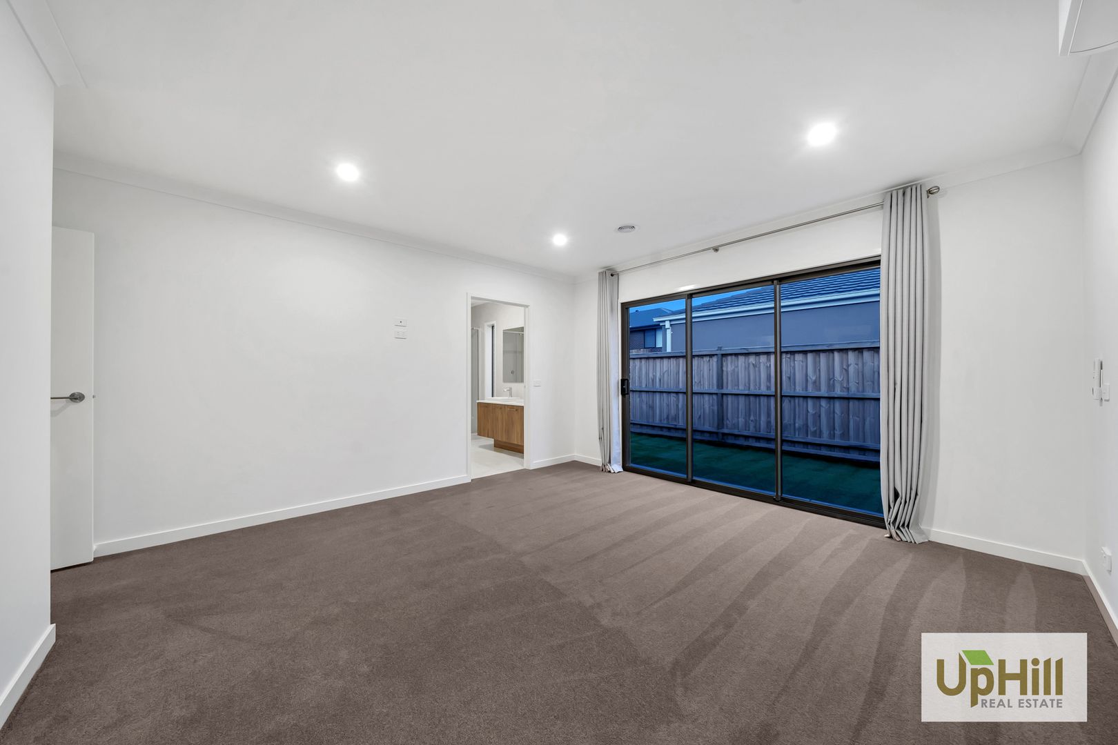 5 Trojan Crescent, Clyde North VIC 3978, Image 2