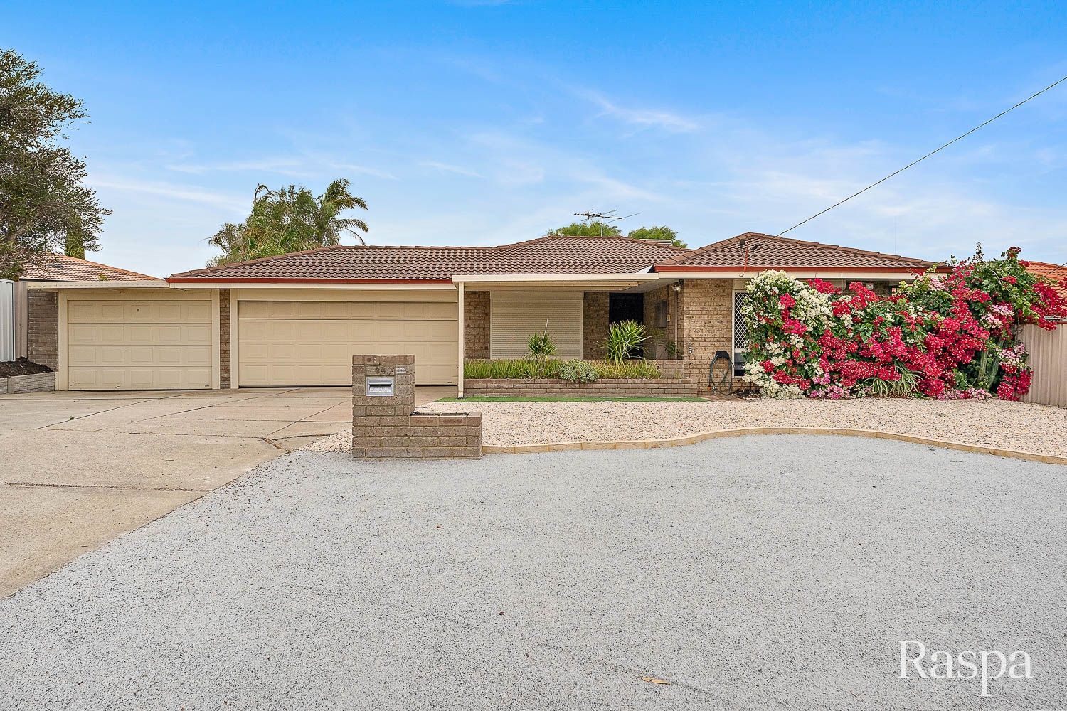 4 bedrooms House in 34 Magnolia Gardens YANGEBUP WA, 6164