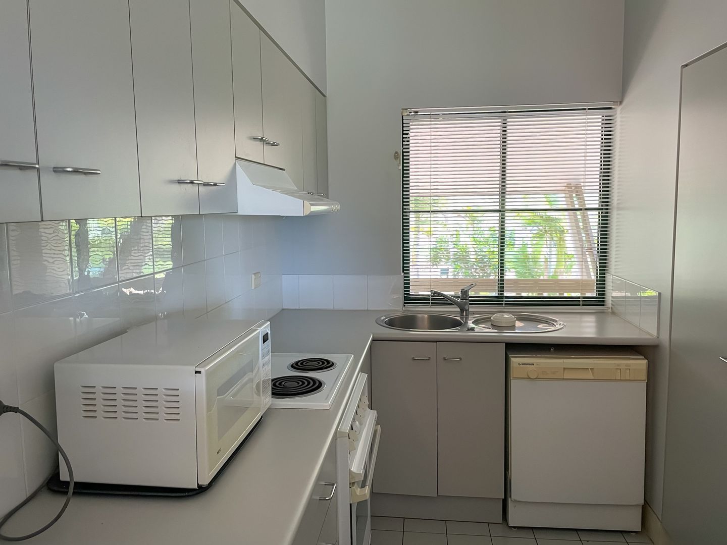 Unit 1424 Cascade Condominiums, Laguna Quays QLD 4800, Image 2