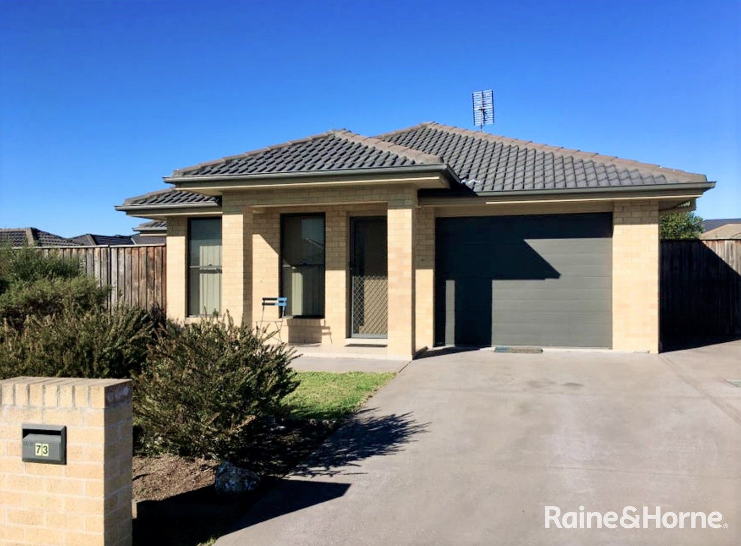 3 bedrooms House in 73 Redgum Court ABERGLASSLYN NSW, 2320