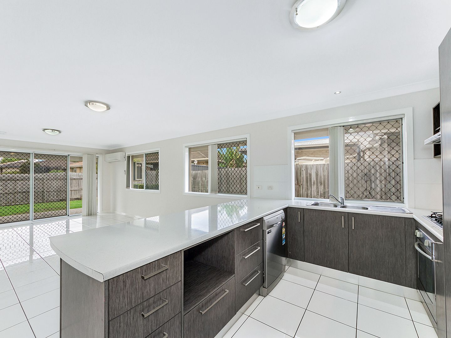 2/6 Wayland Cct, Morayfield QLD 4506, Image 2