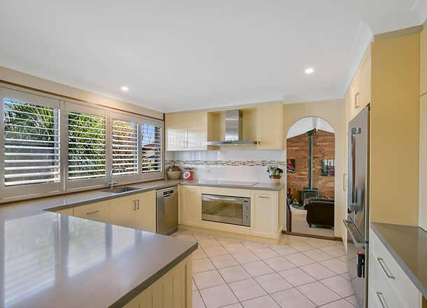 14 Hilltop Crescent, Blue Mountain Heights QLD 4350