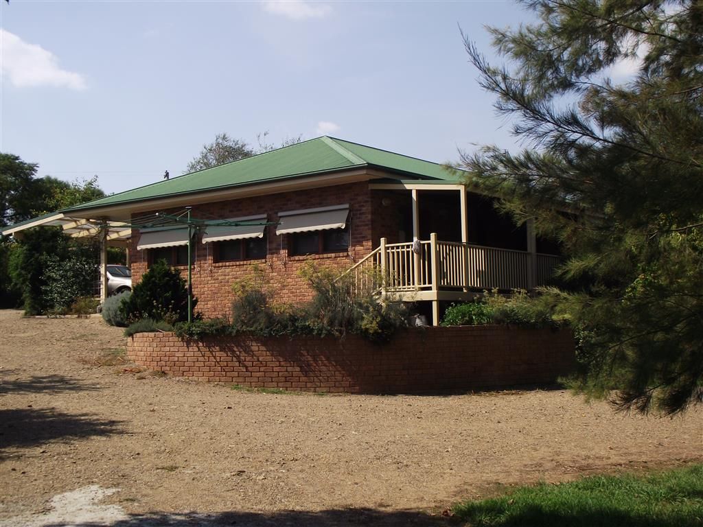 21 Cromwell Street, Adelong NSW 2729, Image 2