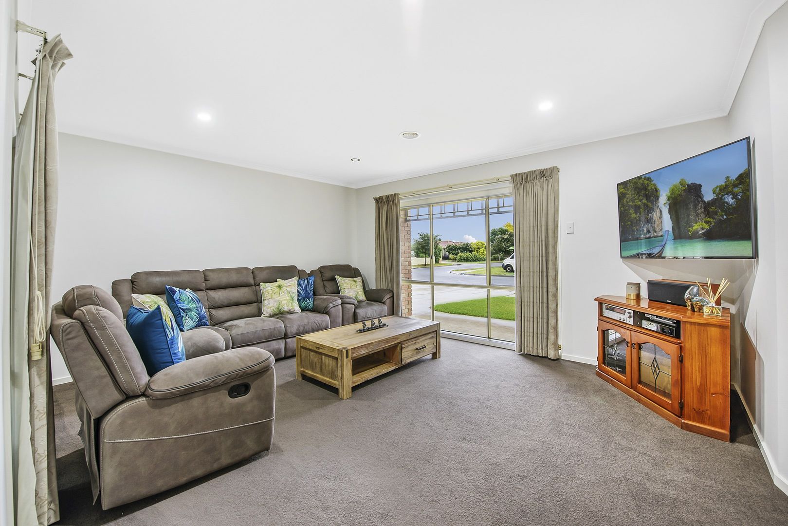 67 Hopetoun Road, Werribee VIC 3030, Image 2