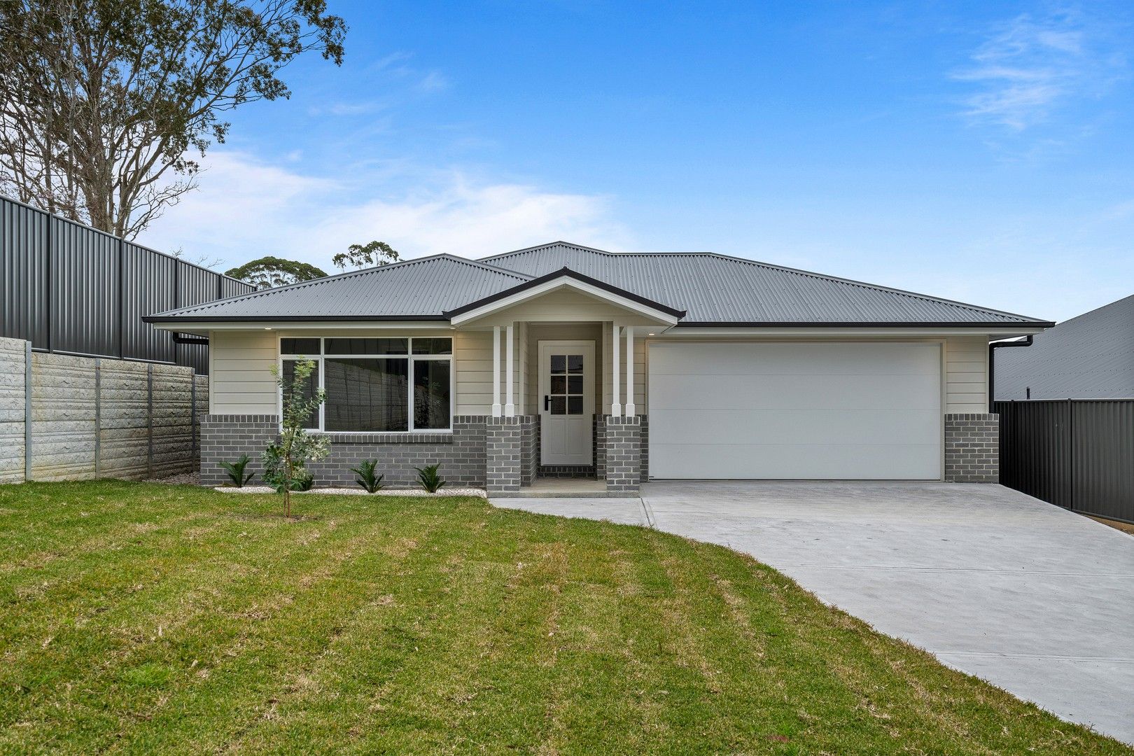 4 bedrooms House in 19 Corkwood Street BERKELEY VALE NSW, 2261