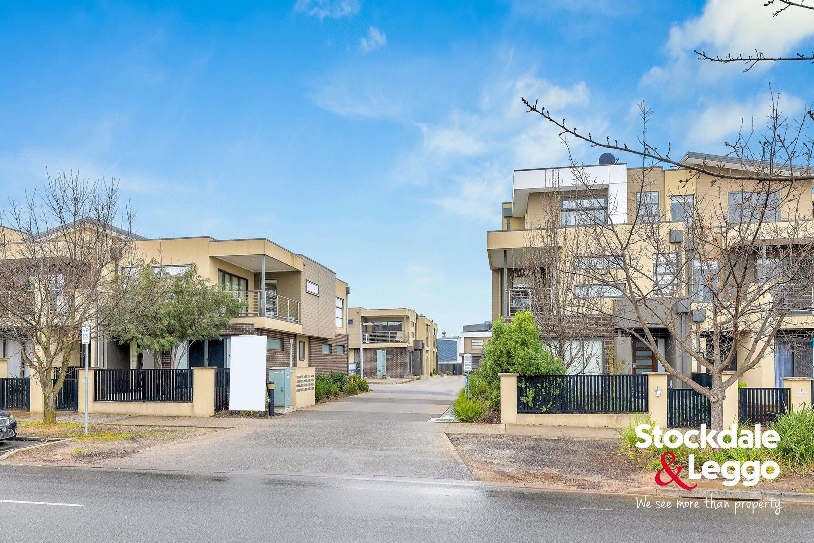 3 bedrooms House in 13/8 The Crossing CAROLINE SPRINGS VIC, 3023