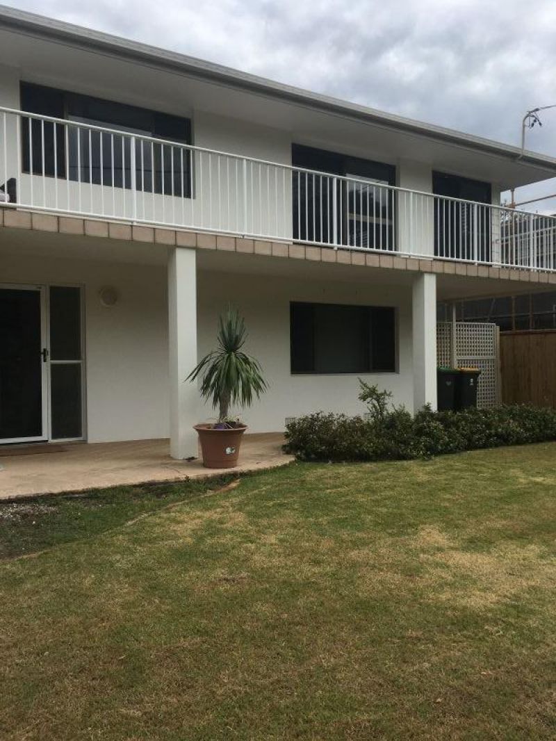 2 bedrooms House in 16 Surfside Crescent POTTSVILLE NSW, 2489