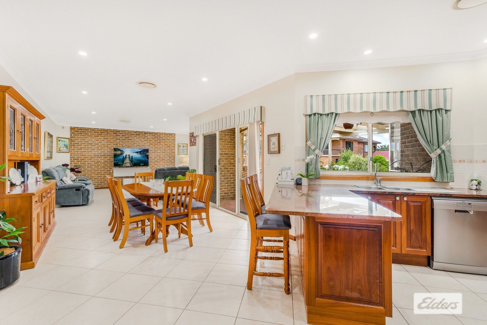 6 Garland Crescent, Bonnyrigg Heights NSW 2177, Image 2