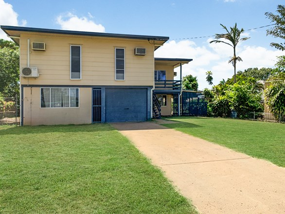 17 Gilchrist Terrace, Moranbah QLD 4744