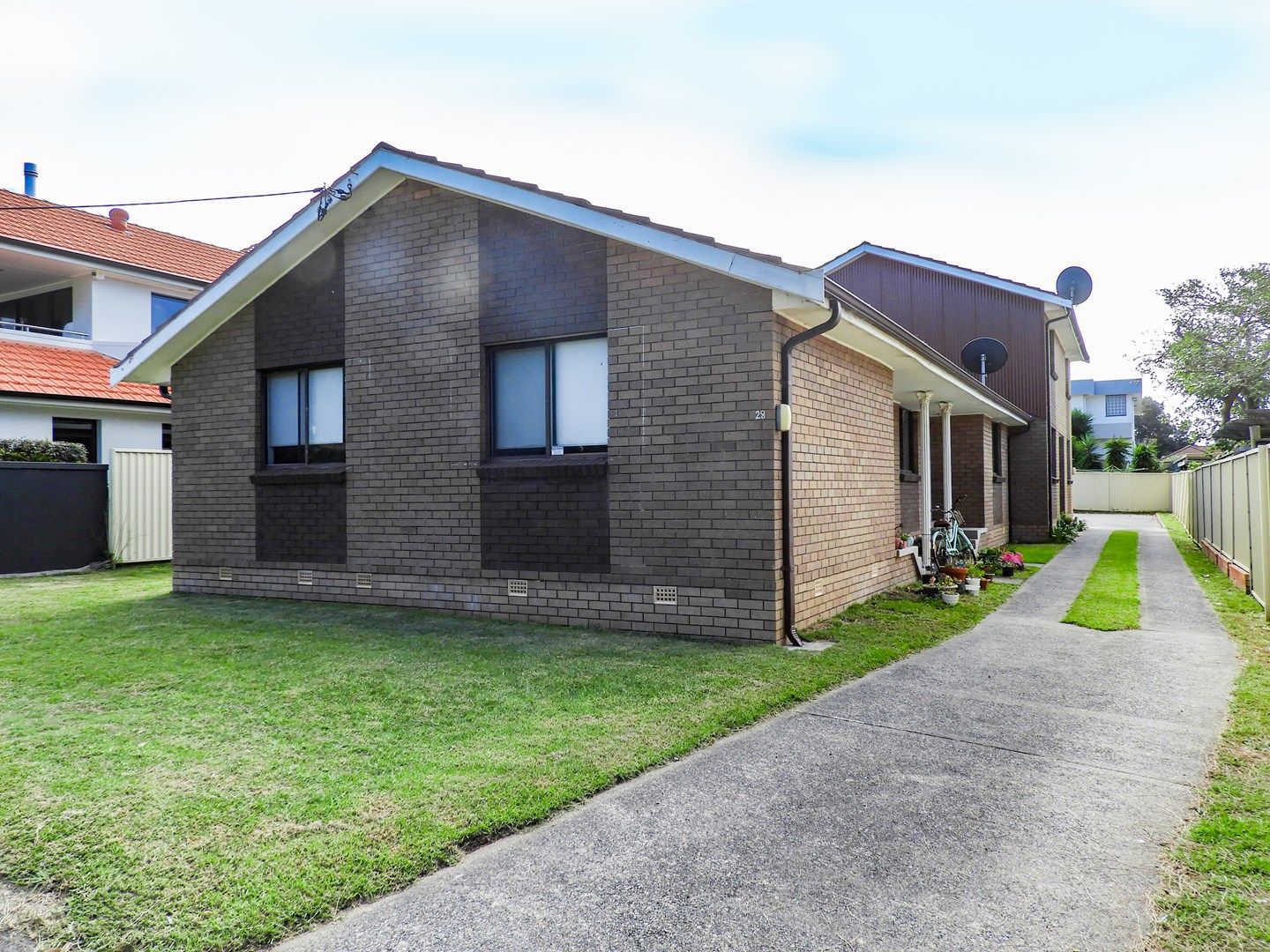 2 bedrooms Apartment / Unit / Flat in 2/28 Murray Road CORRIMAL NSW, 2518