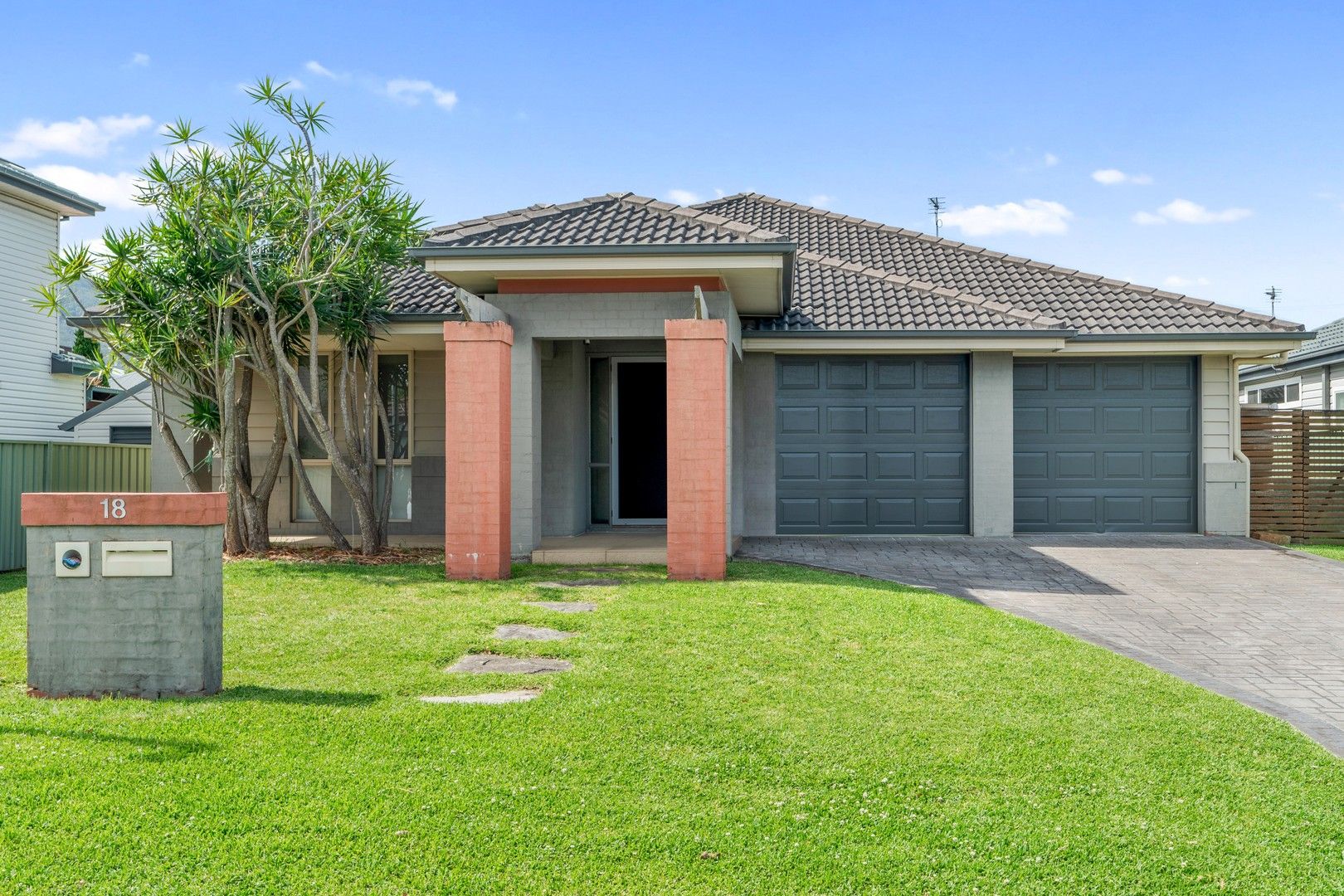 4 bedrooms House in 18 Maxwell Street FAIRY MEADOW NSW, 2519