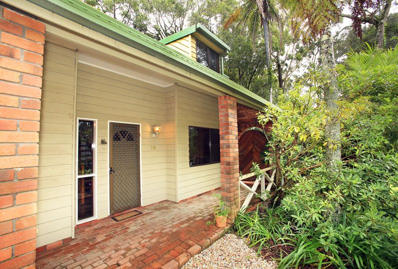 18 Beacon Crescent, EMERALD BEACH NSW 2456, Image 2