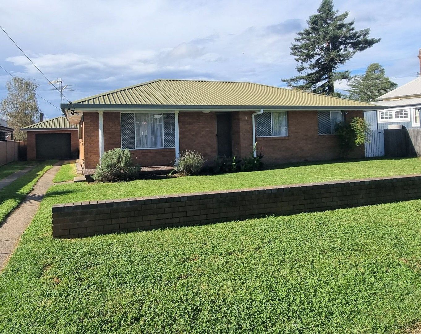 3 bedrooms House in 3 Solomon Avenue ARMIDALE NSW, 2350