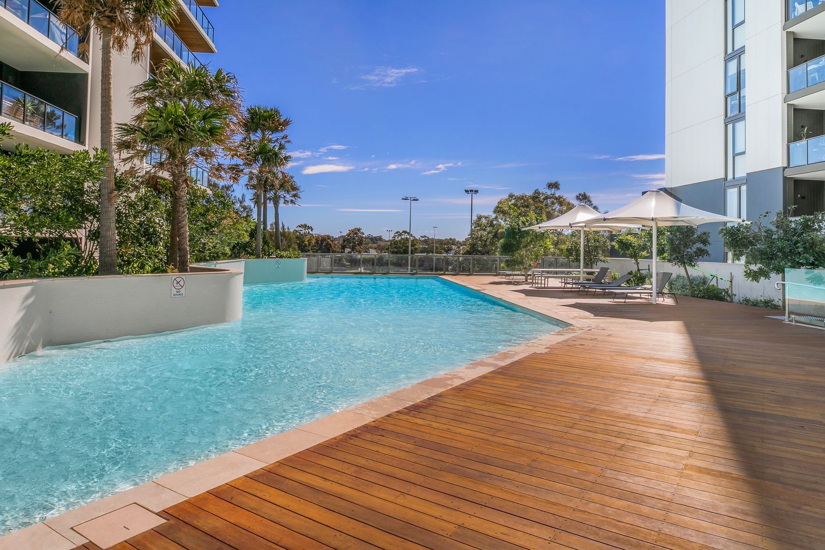 2 bedrooms Apartment / Unit / Flat in 403/1 Foreshore Boulevard WOOLOOWARE NSW, 2230