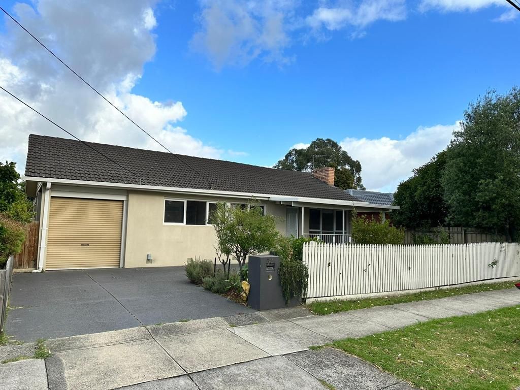 4 bedrooms House in 32 Fonteyn Drive WANTIRNA SOUTH VIC, 3152