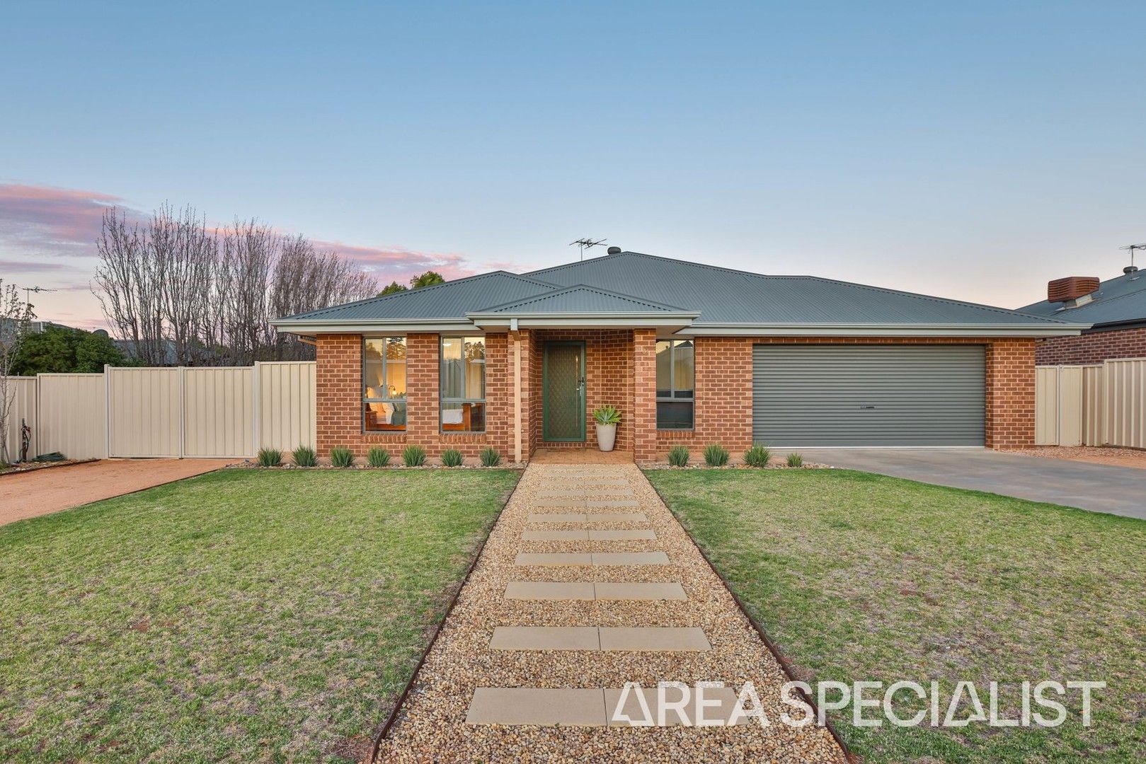4 bedrooms Apartment / Unit / Flat in 34 Melaleuca Street BURONGA NSW, 2739