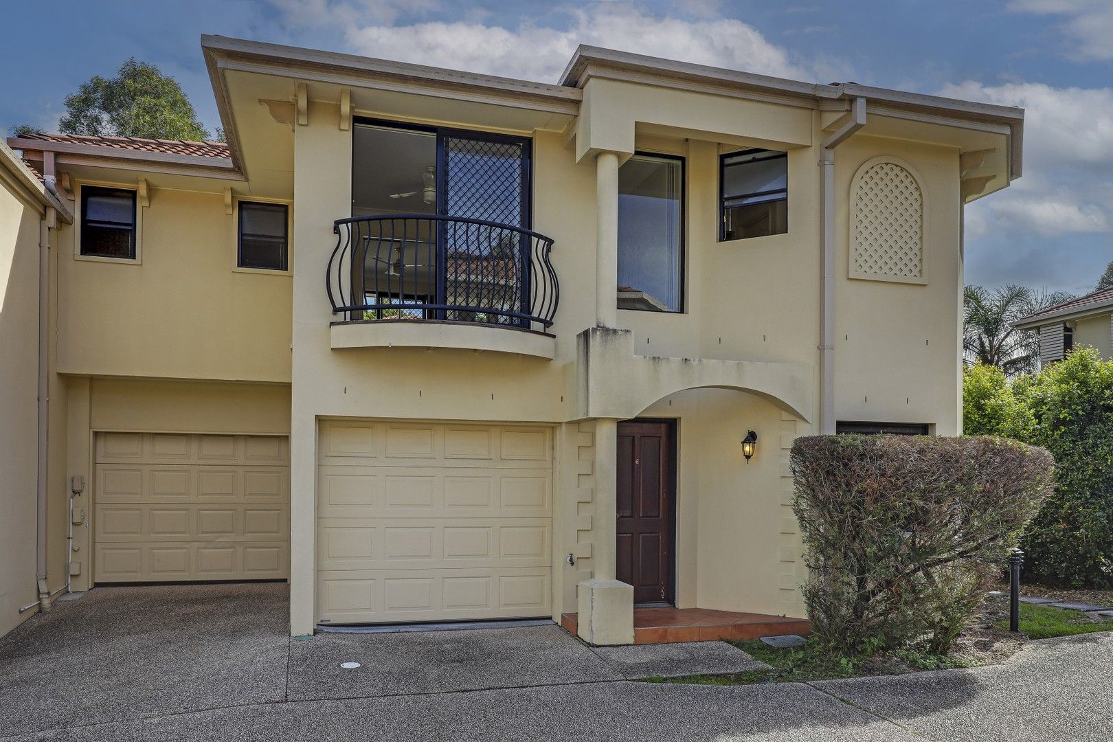 3 bedrooms Townhouse in 6/141 Cotlew Street ASHMORE QLD, 4214