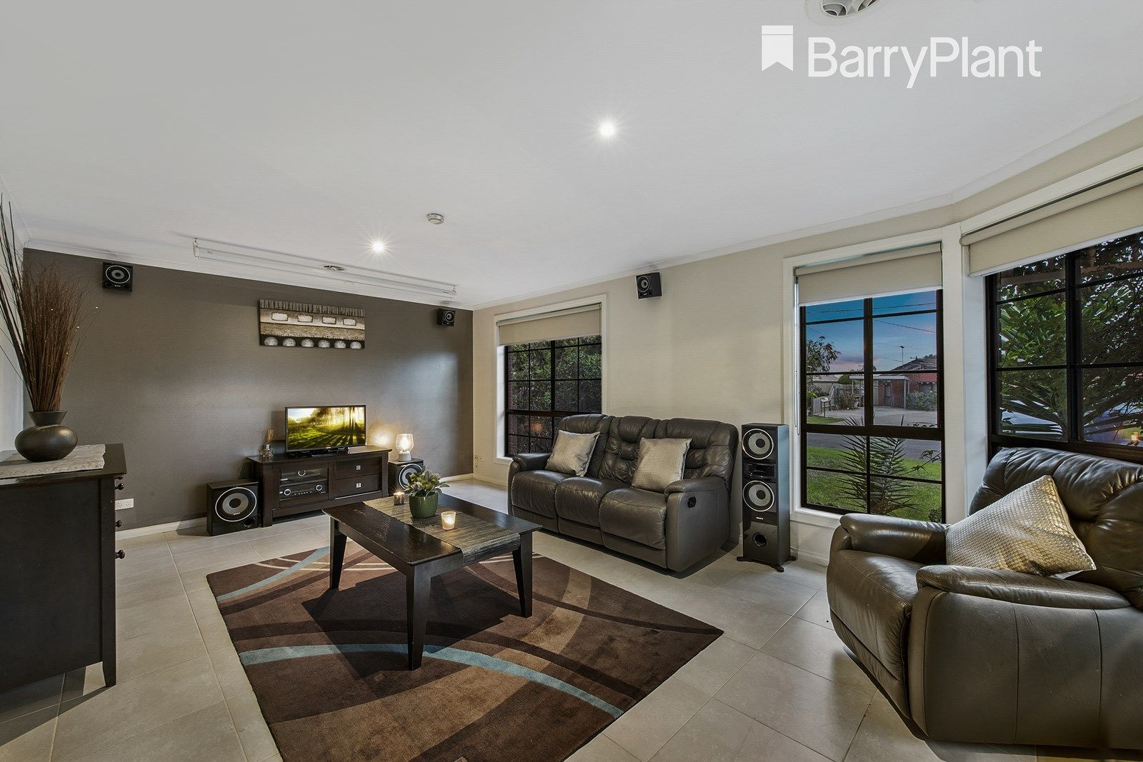 8 Paruna Place, Hoppers Crossing VIC 3029, Image 2