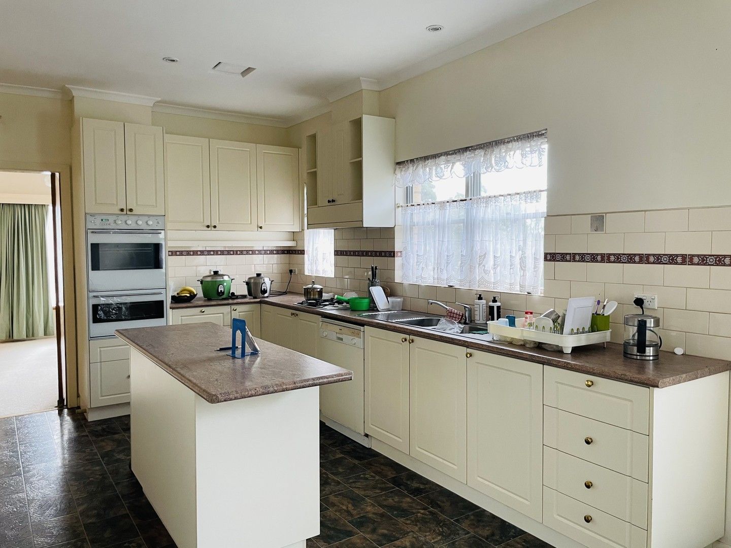 5 bedrooms House in 68 Kenmare Street MONT ALBERT VIC, 3127