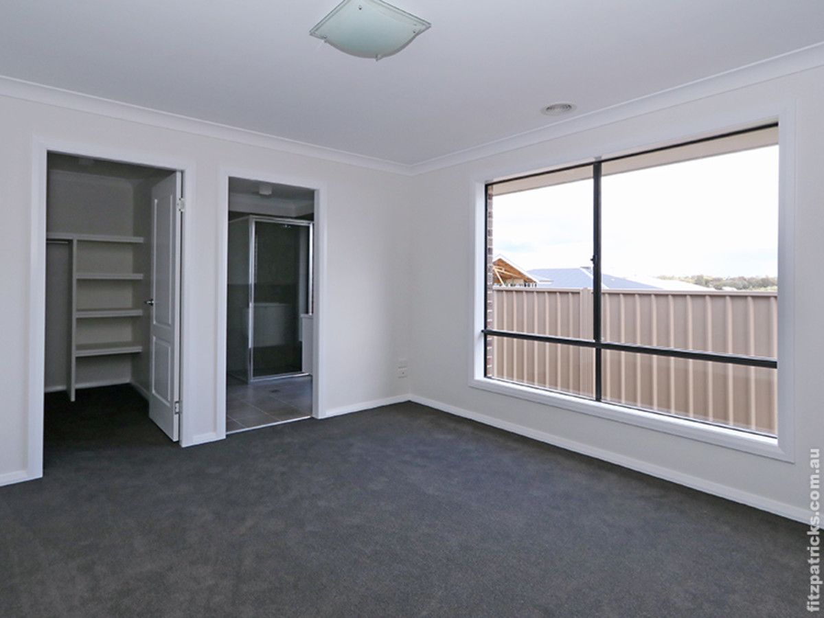 4/11 Darcy Drive, Boorooma NSW 2650, Image 2