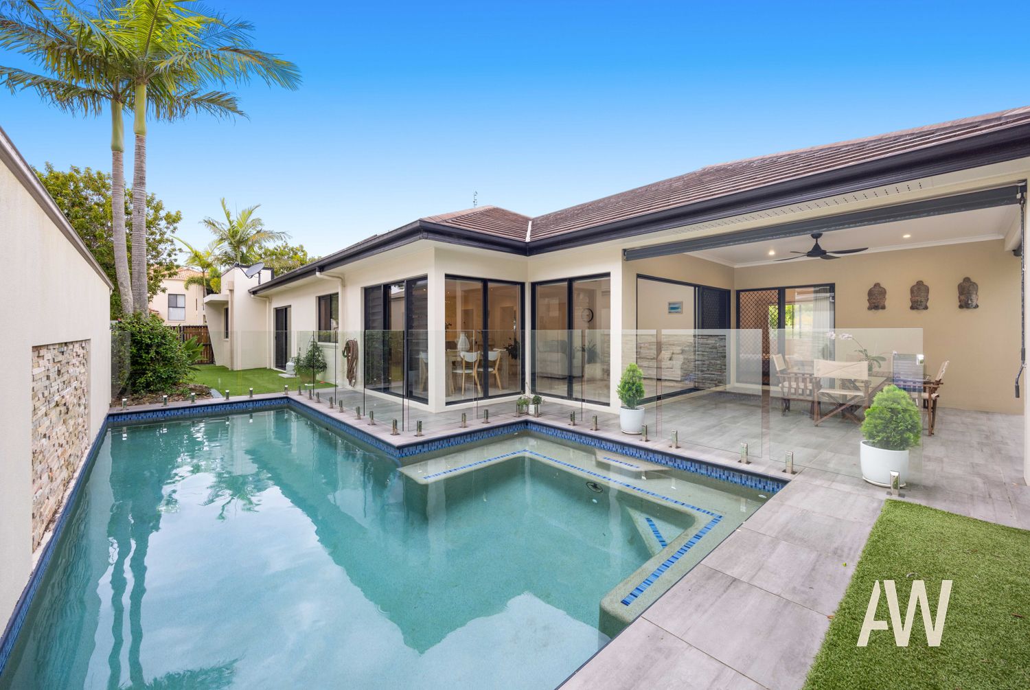 4 bedrooms House in 16 Cuba Court KAWANA ISLAND QLD, 4575