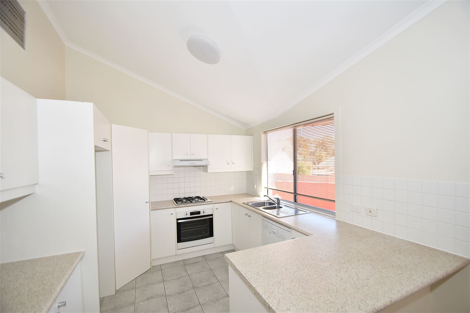 2 bedrooms Apartment / Unit / Flat in 5/25 Shanahan Close DESERT SPRINGS NT, 0870