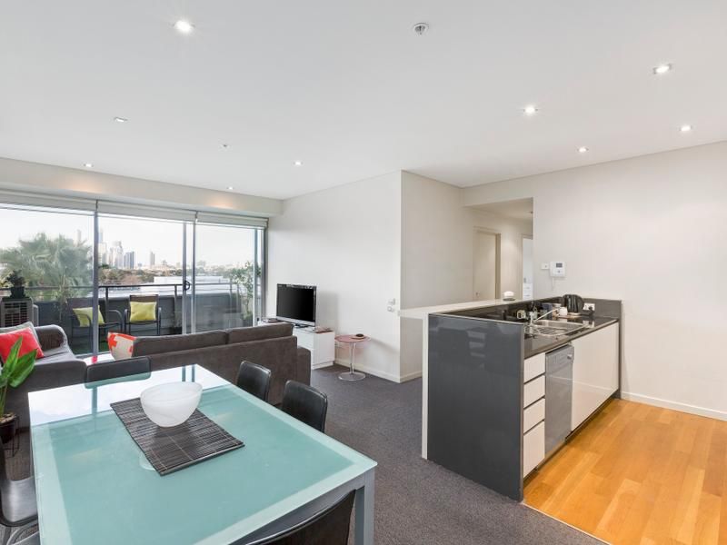 G702/93 Dow Street, Port Melbourne VIC 3207, Image 2