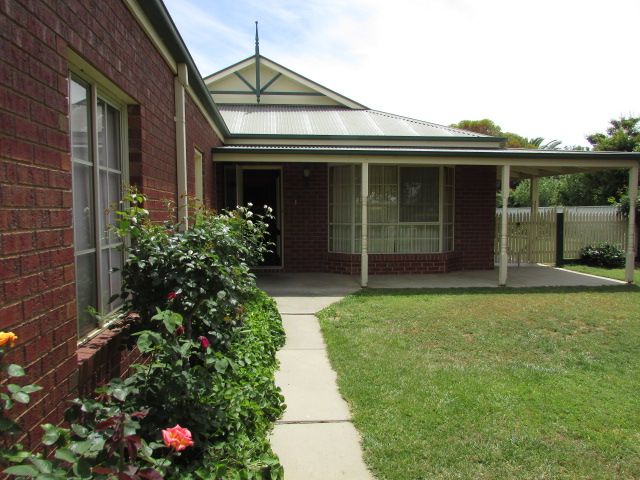 13 Bennett Court Echuca Vic 3564 House For Rent 370 Domain