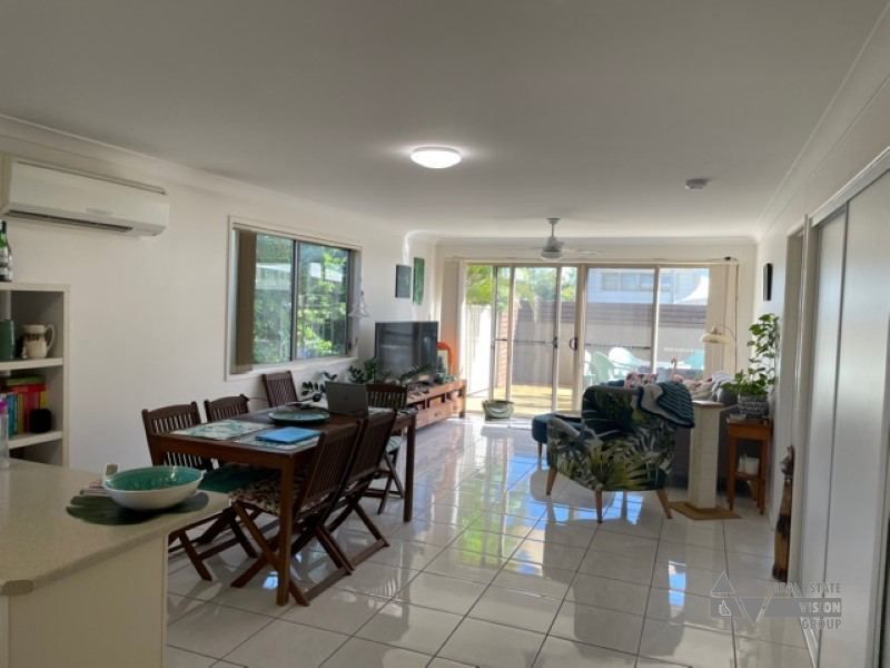 Unit 3/10 Charlton St, Emerald QLD 4720, Image 2